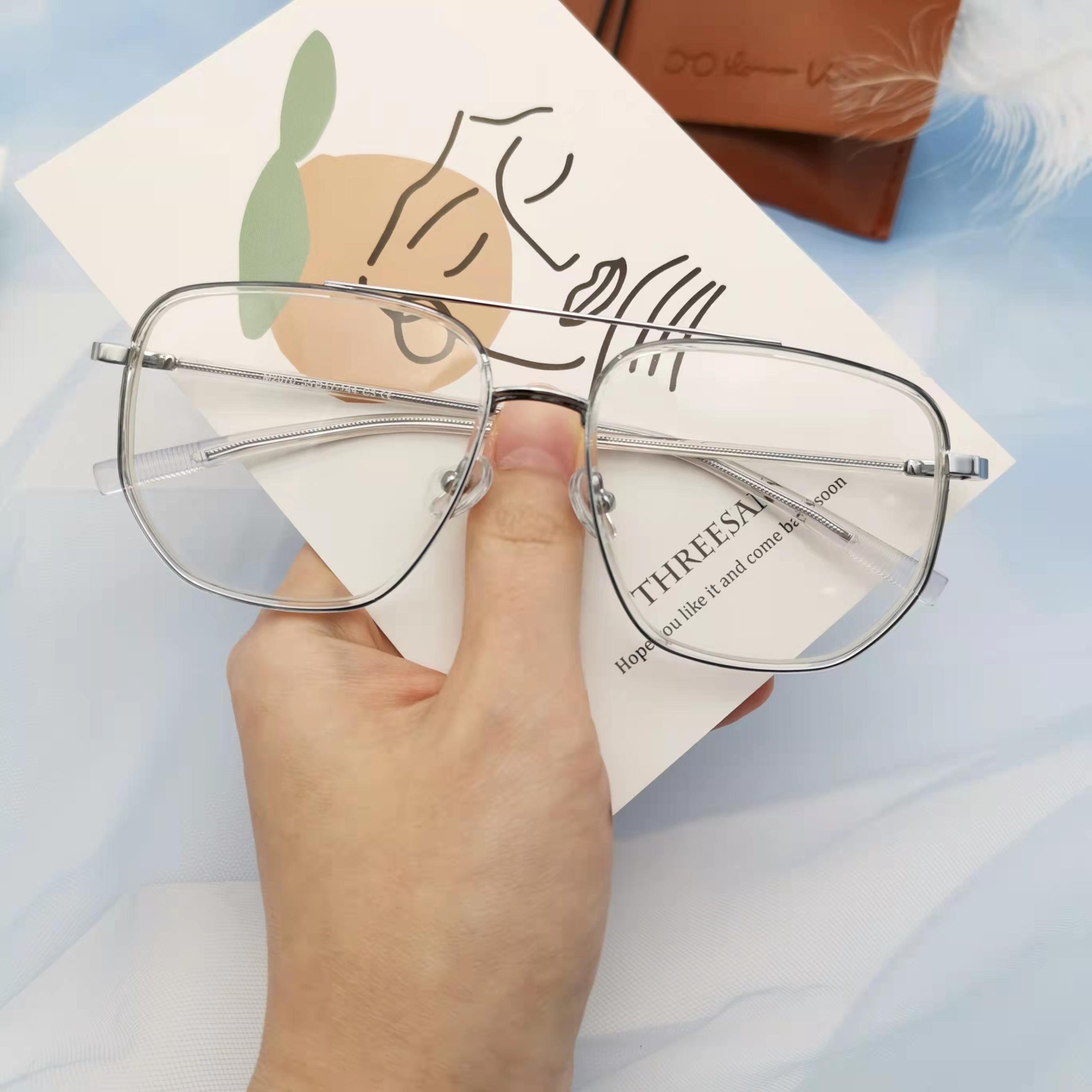 Bruce - transparent clear